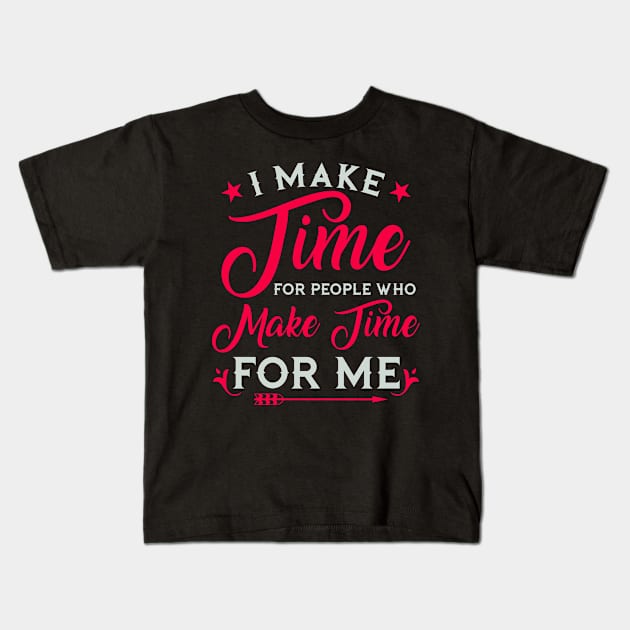 I make time for people who make time for me Kids T-Shirt by laverdeden